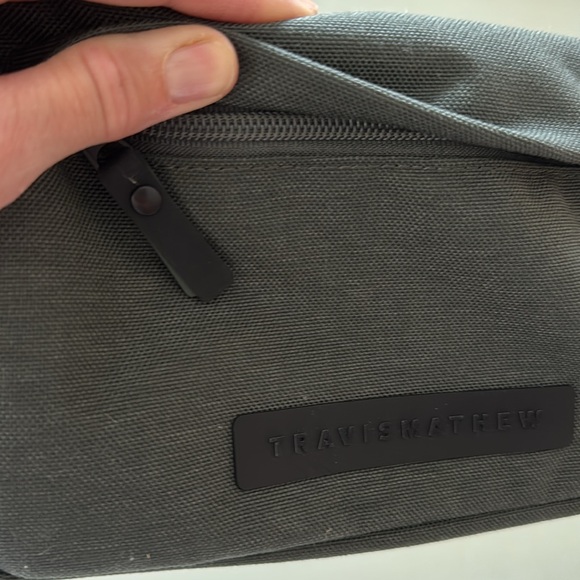 Travis Matthew Men’s Dopp Kit Toiletry Bag Brand New - Picture 3 of 3